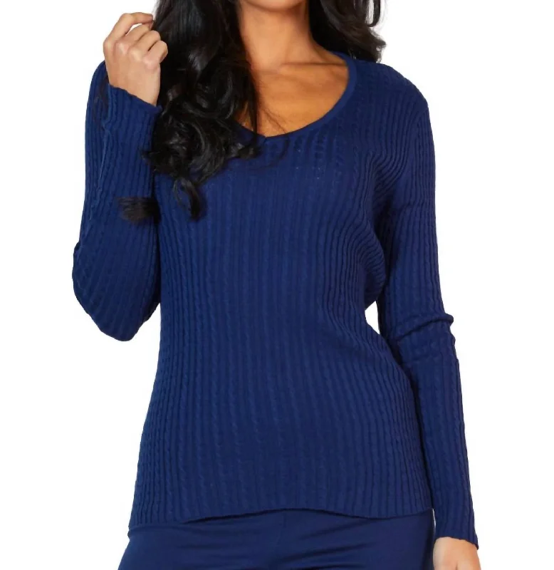 Comfortable Wardrobe Braided V-Neck Sweater In Navy